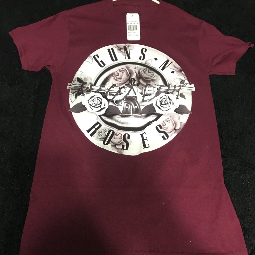 New guns and rose T-shirt